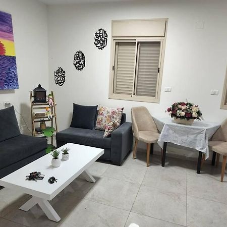 Apartmán דירה חדשה קרובה לשוק ואדי ניסנאס Haifa Exteriér fotografie